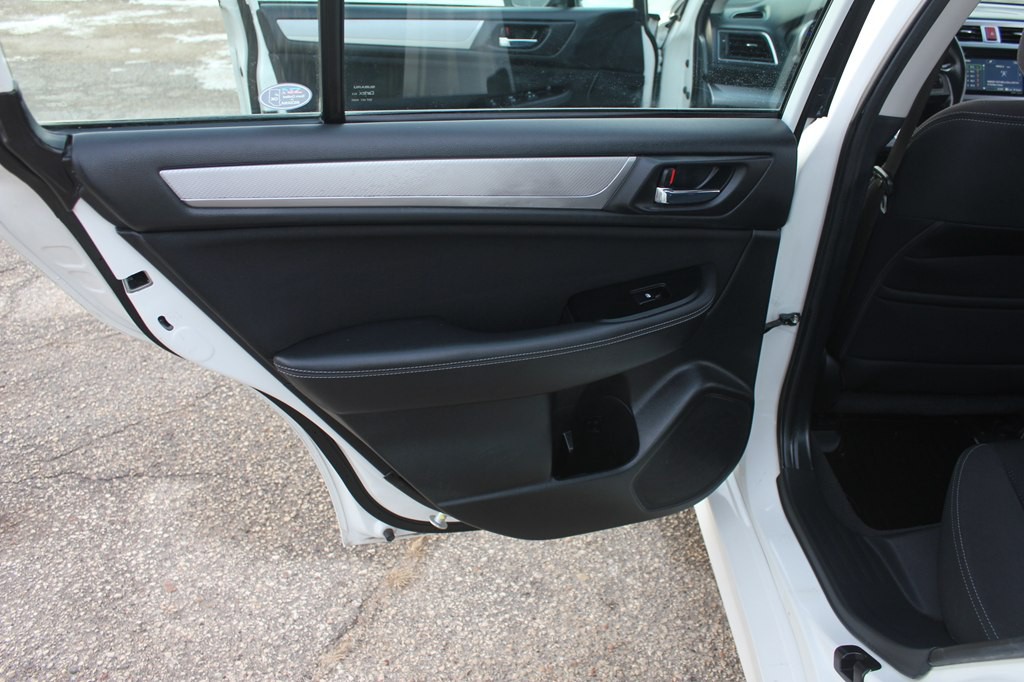 2015 Subaru Legacy Image 38