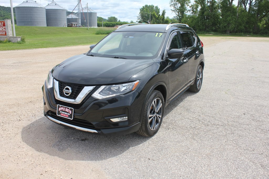 2017 Nissan Rogue Image 1