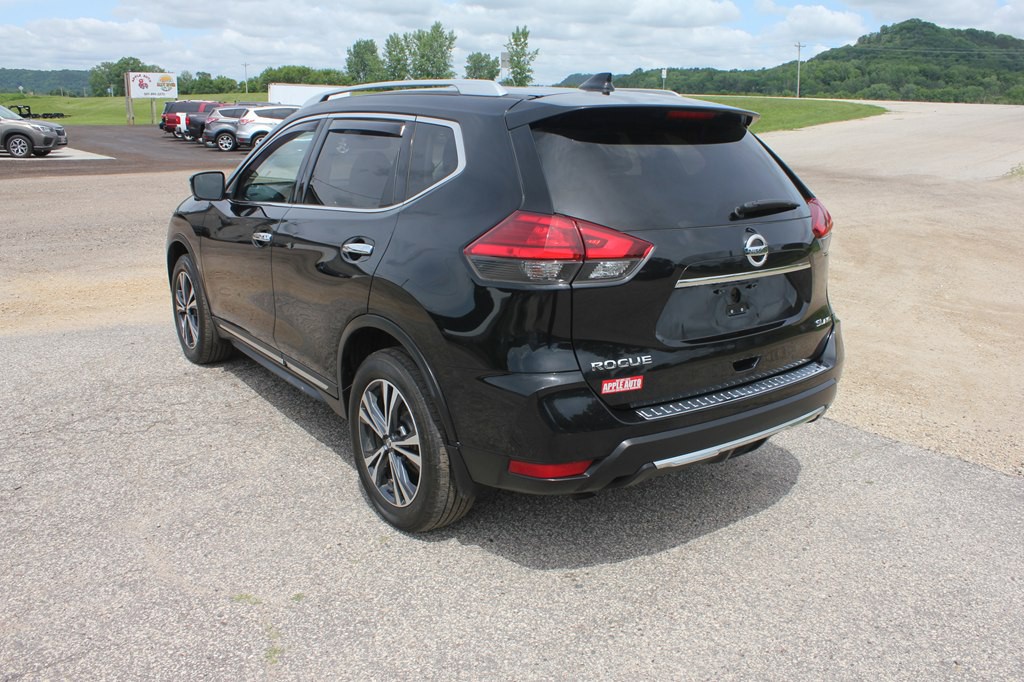 2017 Nissan Rogue Image 8