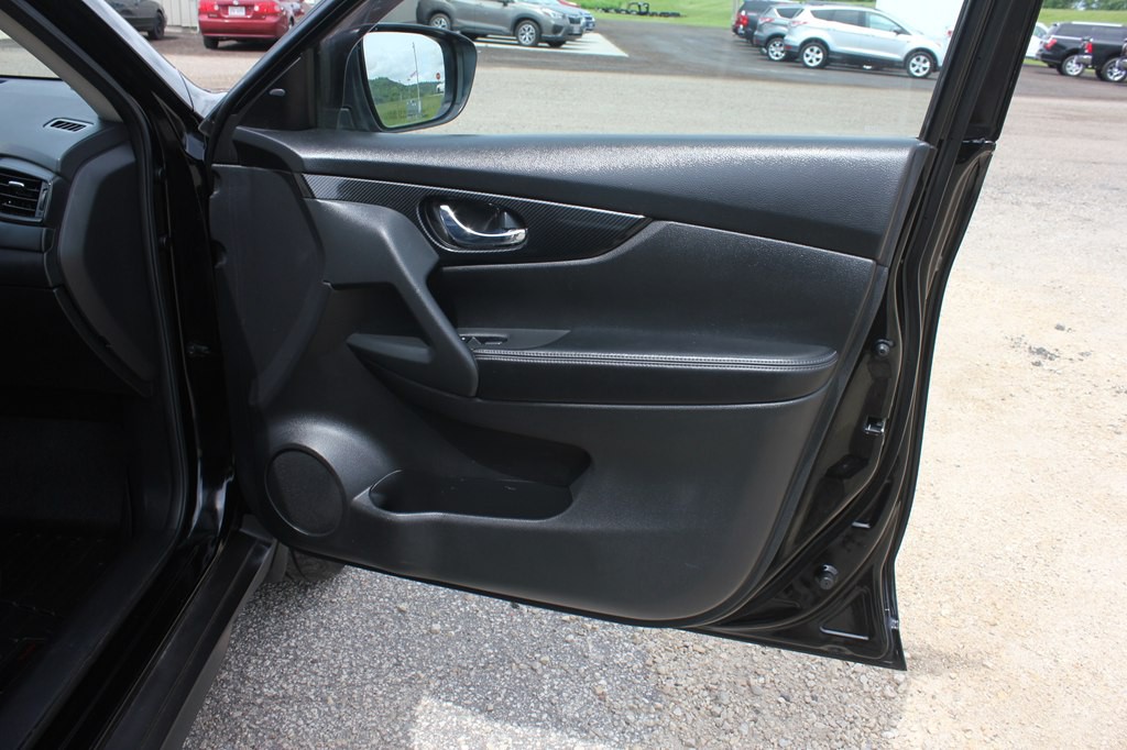 2017 Nissan Rogue Image 32