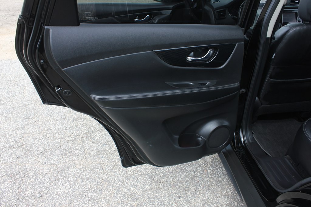 2017 Nissan Rogue Image 38