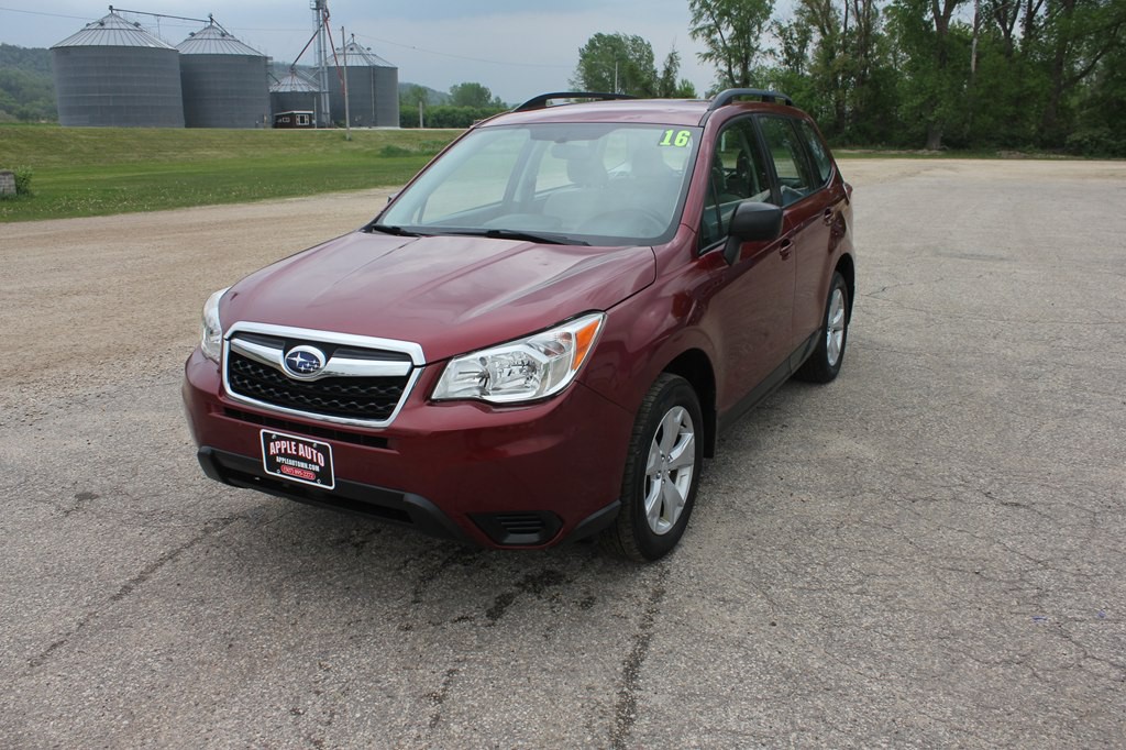2016 Subaru Forester Image 1