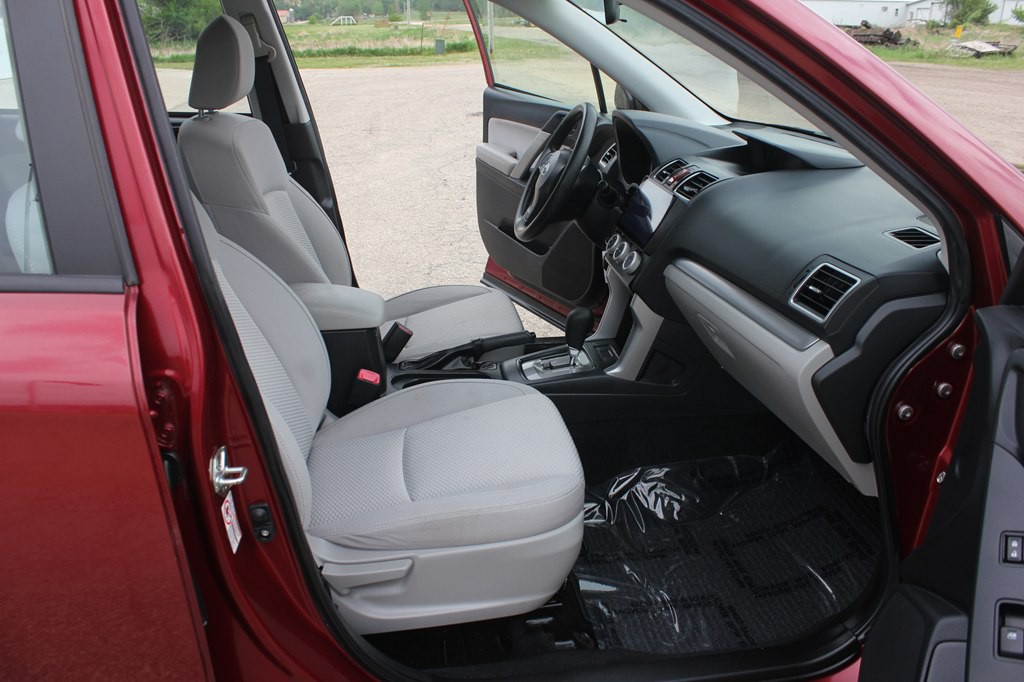 2016 Subaru Forester Image 32