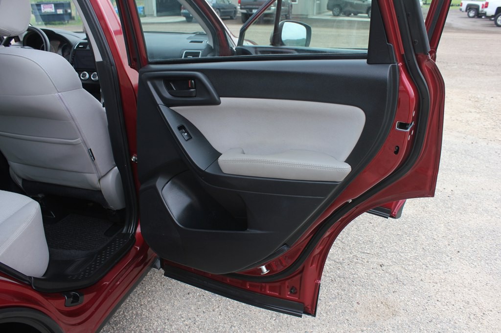 2016 Subaru Forester Image 35