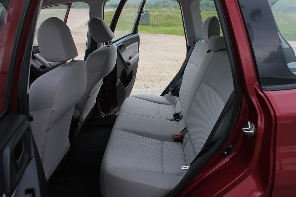 2016 Subaru Forester Image 38