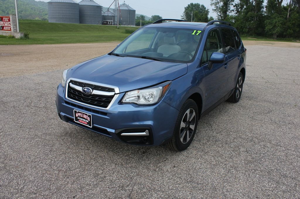 2017 Subaru Forester Image 1