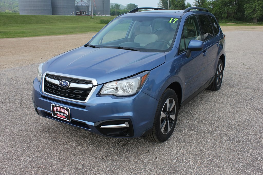 2017 Subaru Forester Image 2