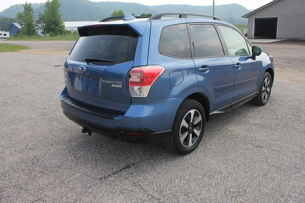 2017 Subaru Forester Image 6
