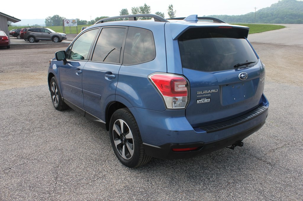 2017 Subaru Forester Image 8