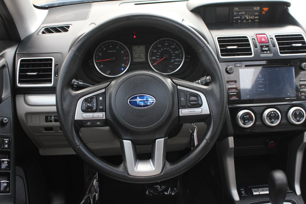 2017 Subaru Forester Image 11