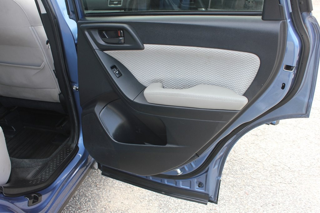 2017 Subaru Forester Image 38