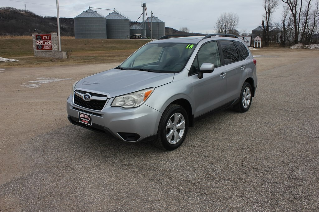 2016 Subaru Forester Image 1