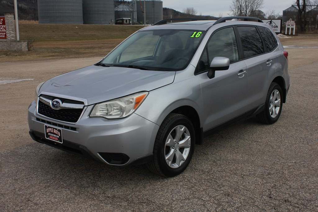 2016 Subaru Forester Image 2