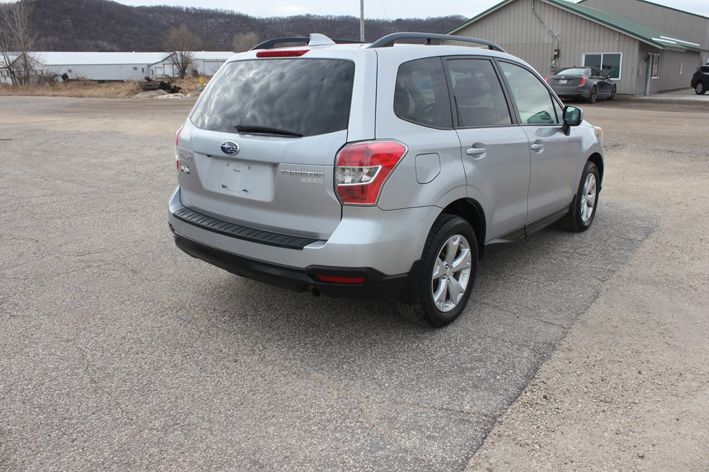 2016 Subaru Forester Image 6