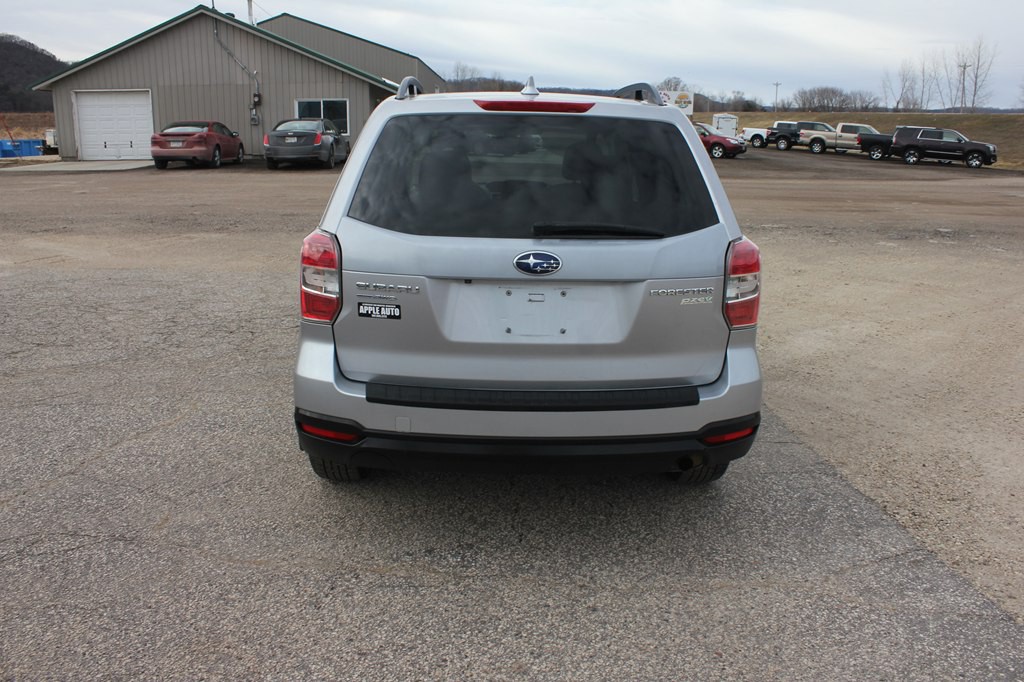 2016 Subaru Forester Image 7