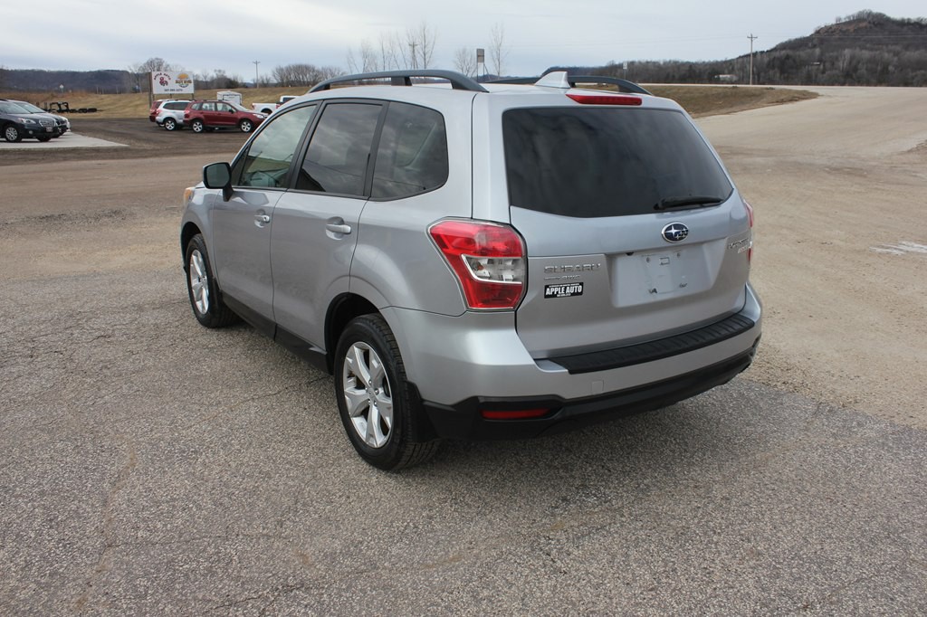 2016 Subaru Forester Image 8