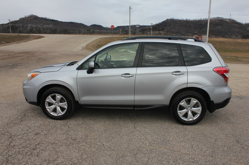 2016 Subaru Forester Image 9