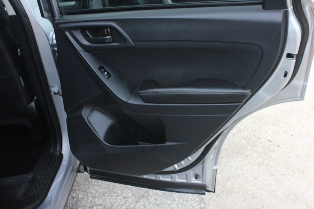2016 Subaru Forester Image 38