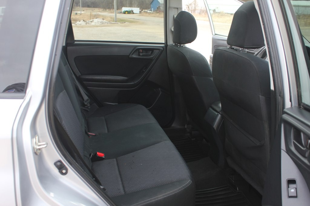 2016 Subaru Forester Image 39
