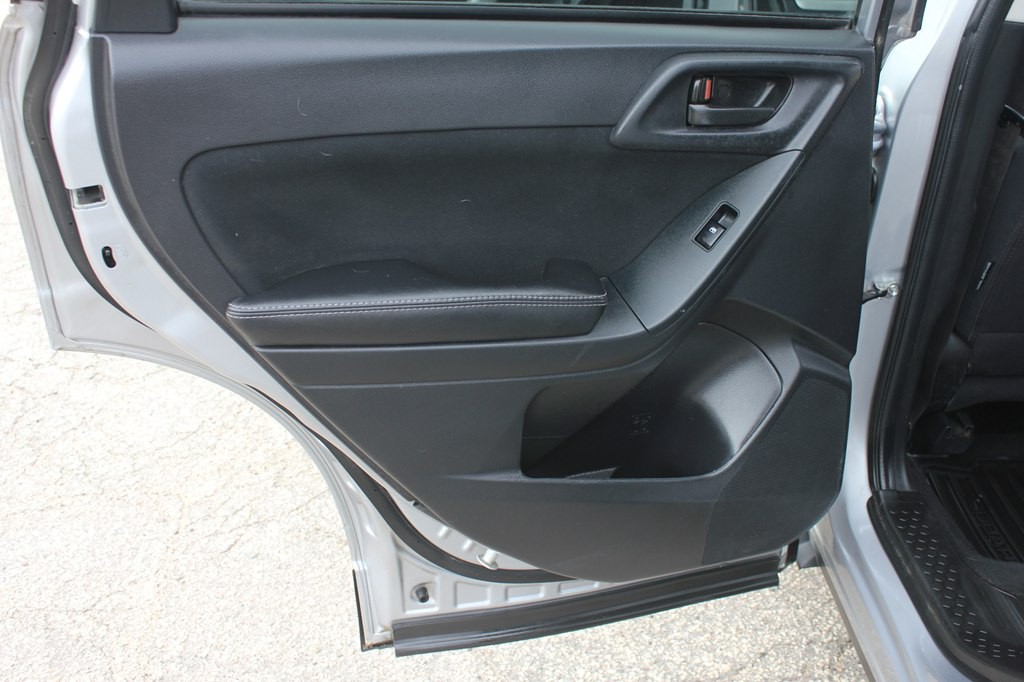 2016 Subaru Forester Image 40