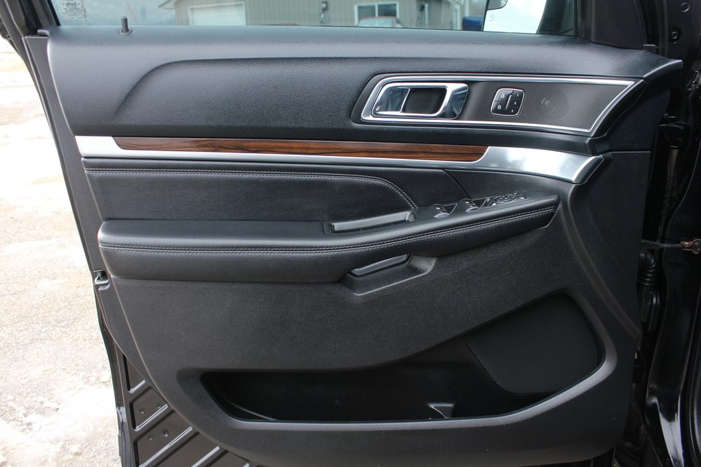 2016 Ford Explorer Image 28