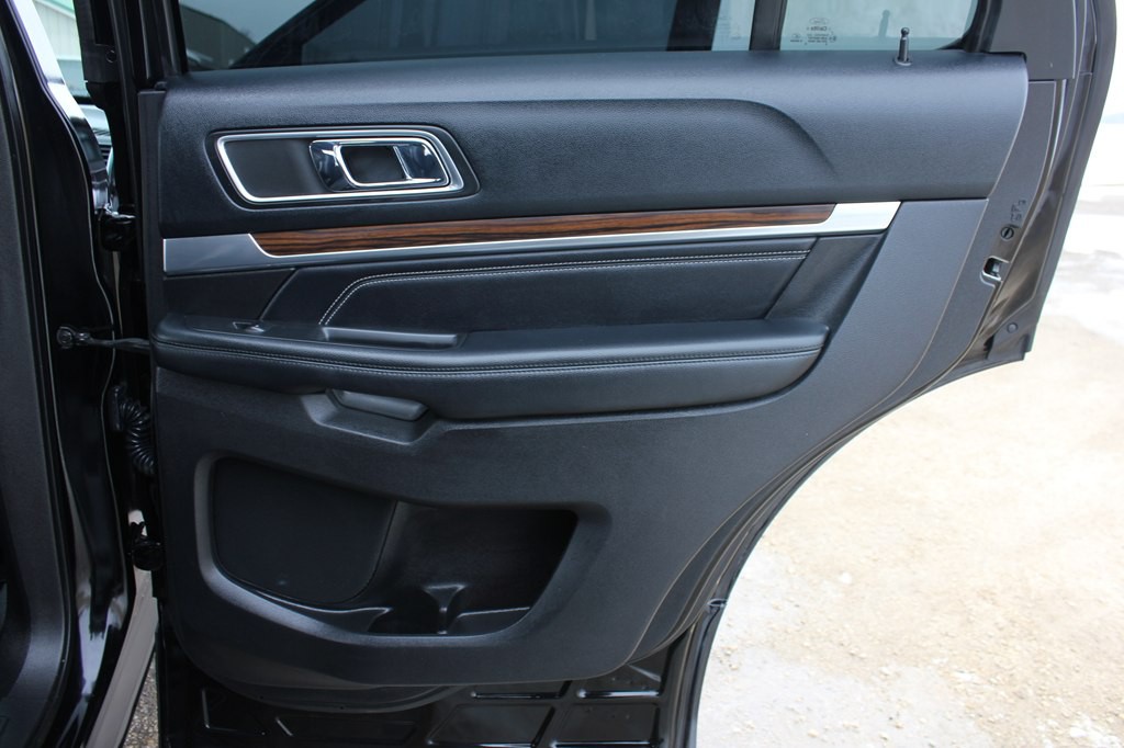 2016 Ford Explorer Image 36