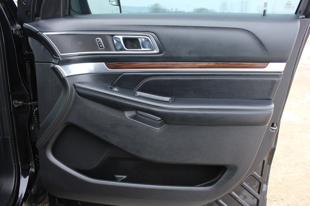 2016 Ford Explorer Image 38