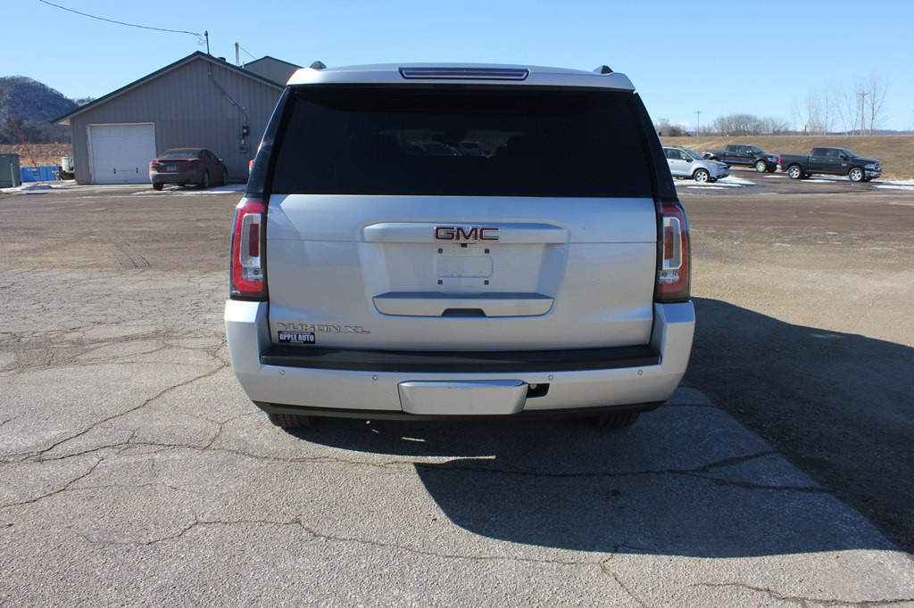 2017 GMC Yukon Image 7