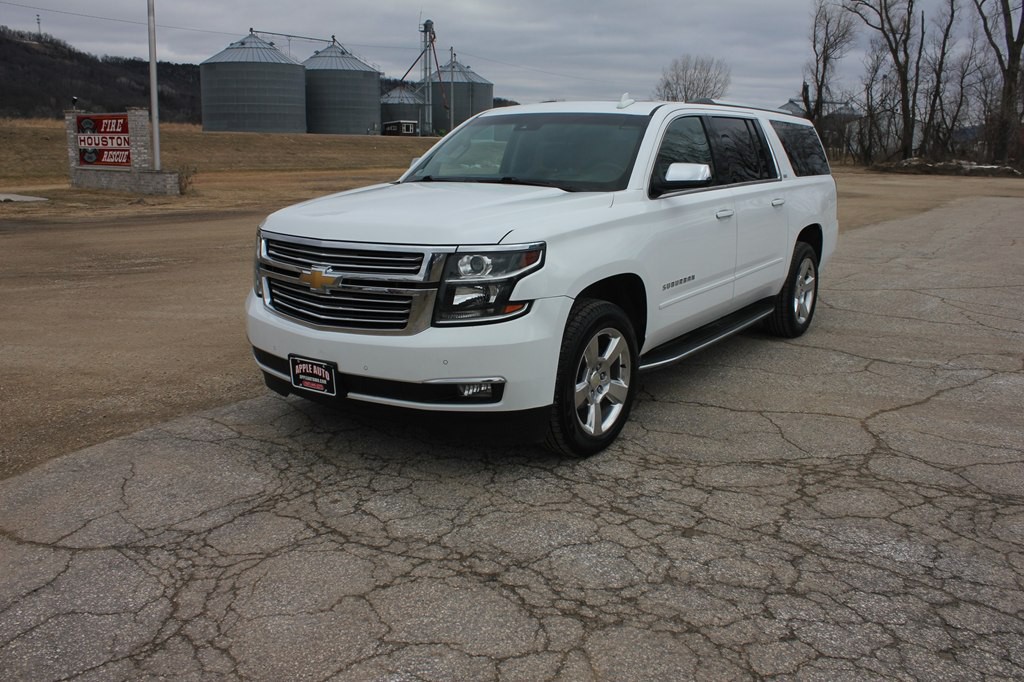 2016 Chevrolet Suburban Image 1
