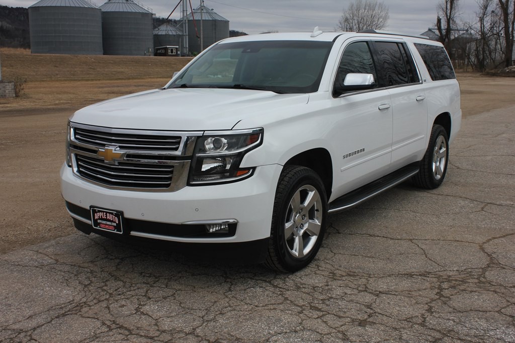 2016 Chevrolet Suburban Image 2