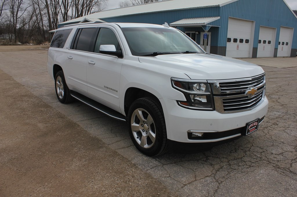 2016 Chevrolet Suburban Image 4