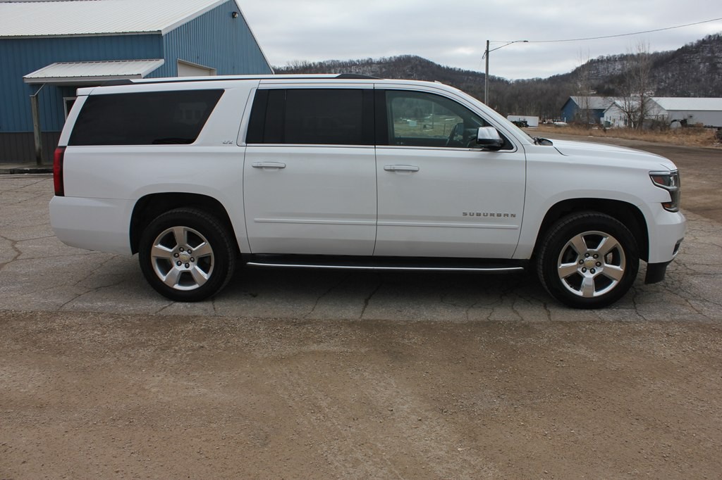 2016 Chevrolet Suburban Image 5