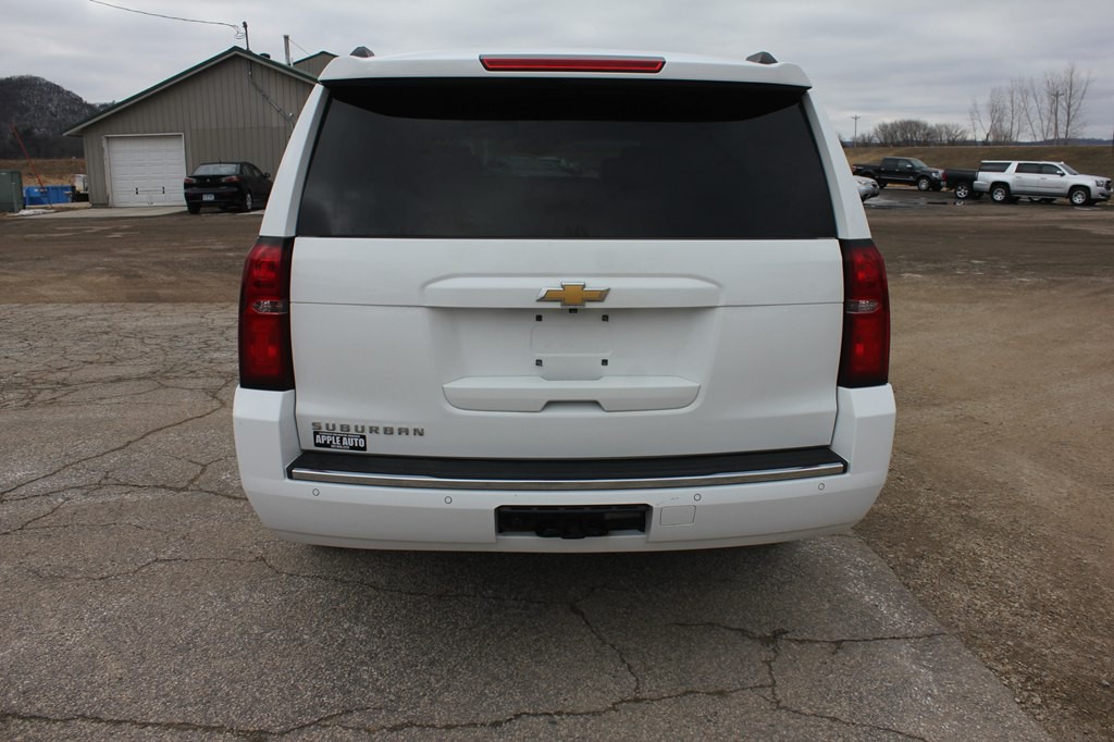 2016 Chevrolet Suburban Image 7