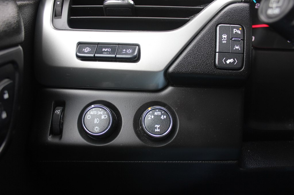 2016 Chevrolet Suburban Image 17