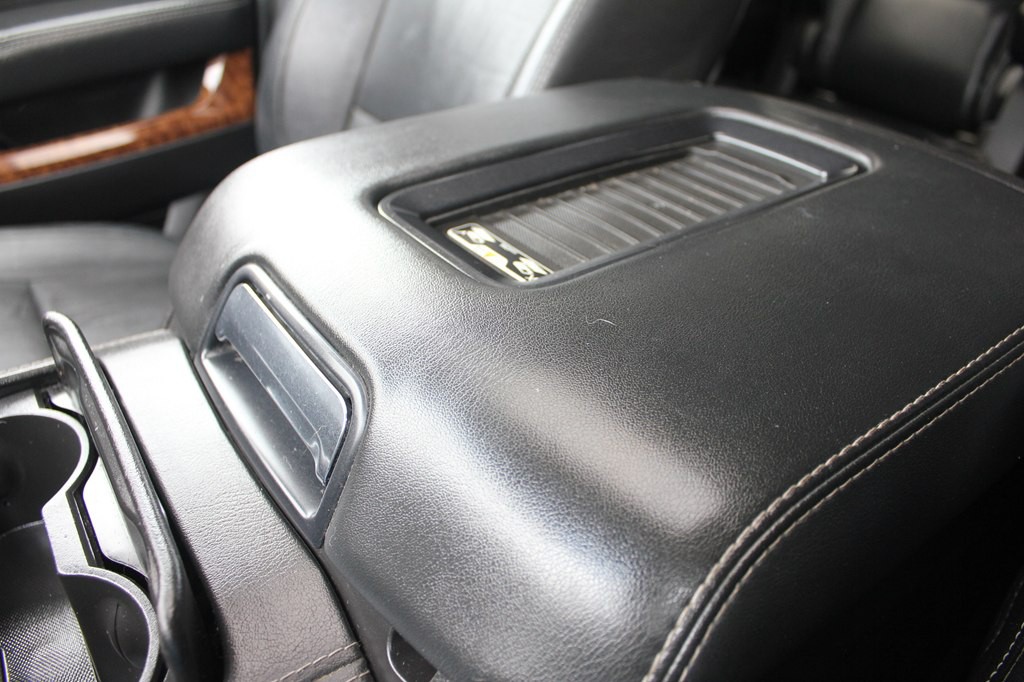 2016 Chevrolet Suburban Image 23