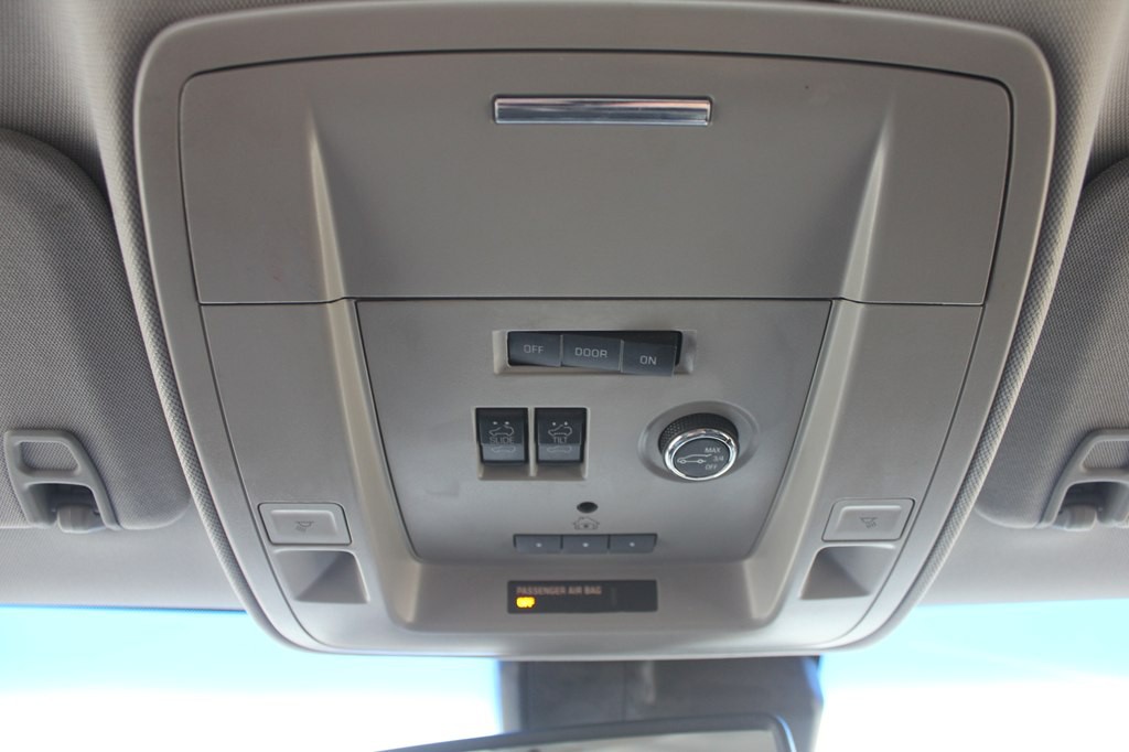 2016 Chevrolet Suburban Image 25