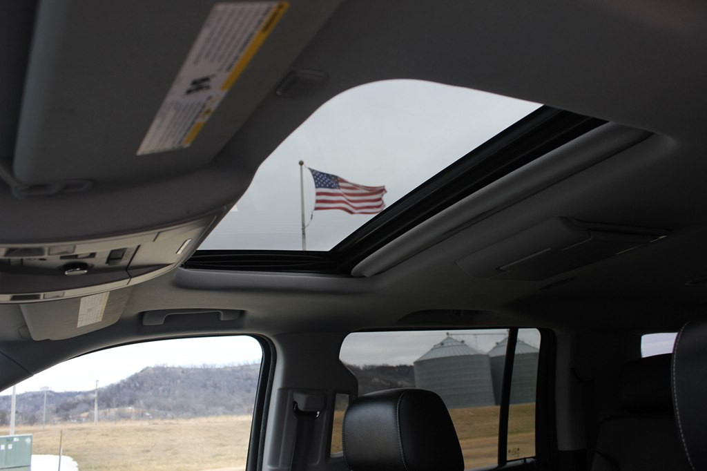 2016 Chevrolet Suburban Image 28