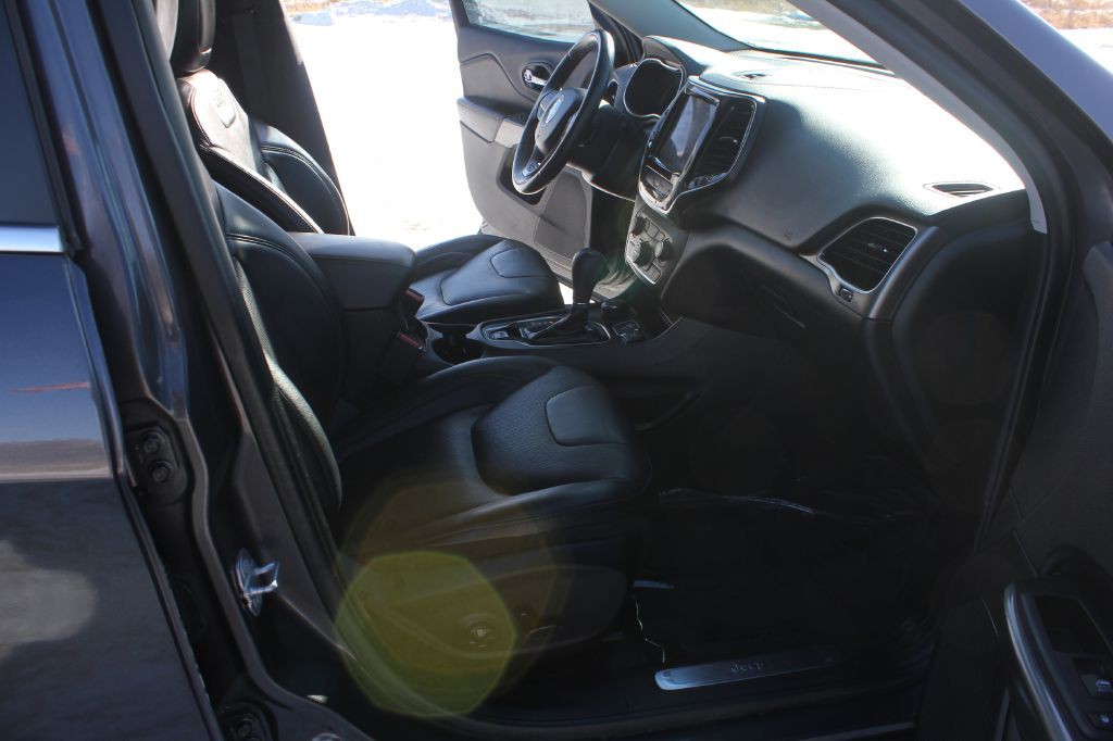 2019 Jeep Cherokee Image 32