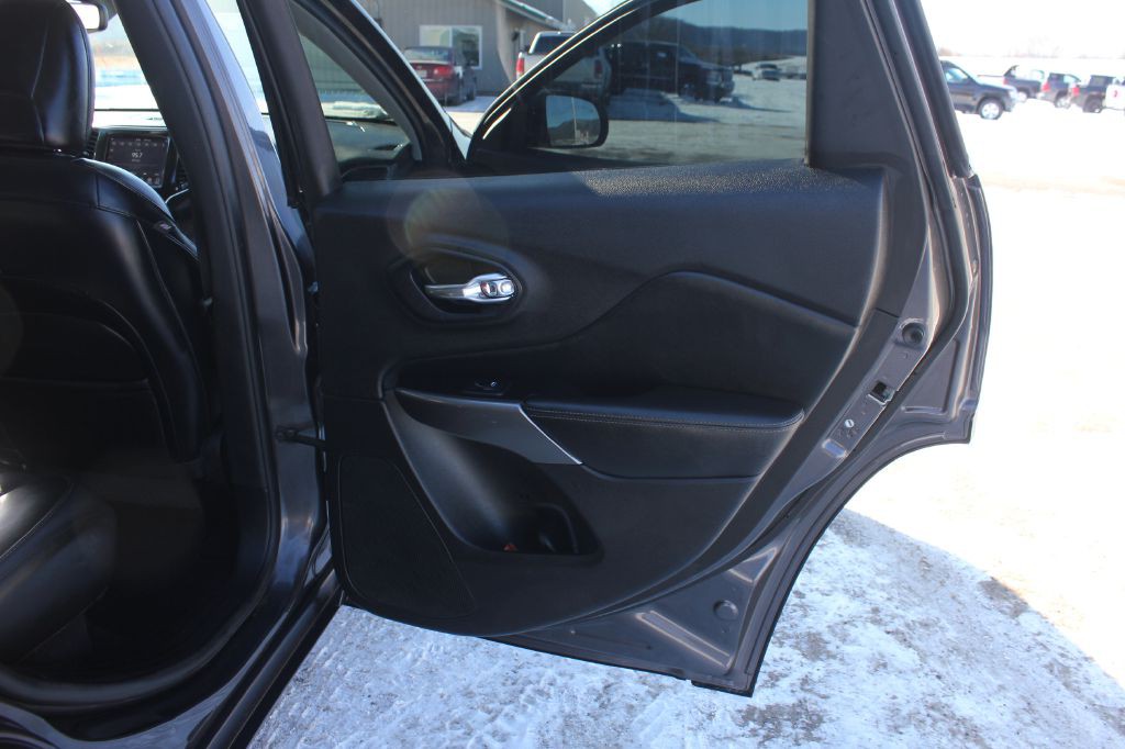 2019 Jeep Cherokee Image 35