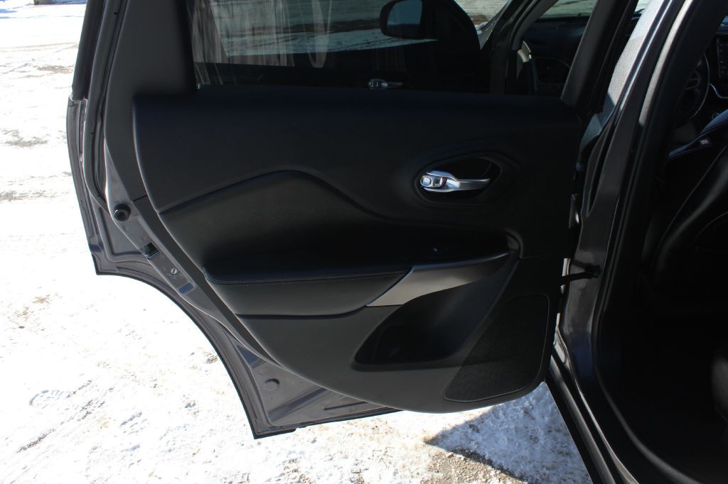 2019 Jeep Cherokee Image 38