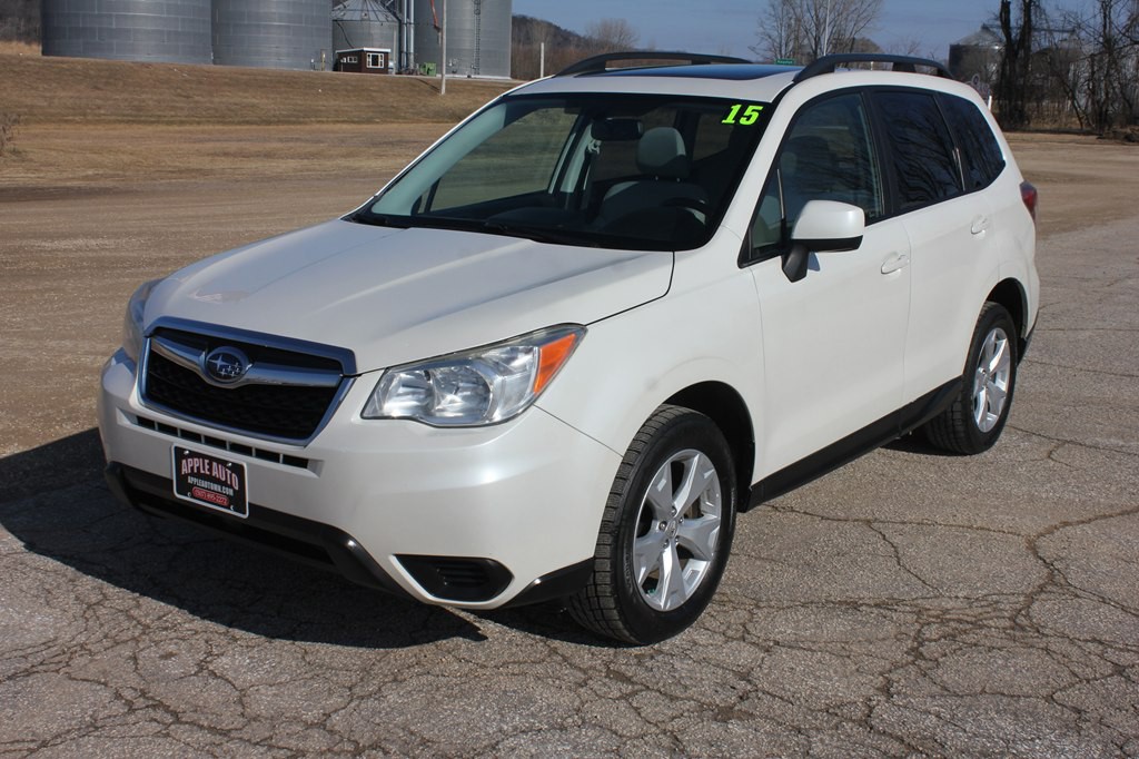 2015 Subaru Forester Image 2