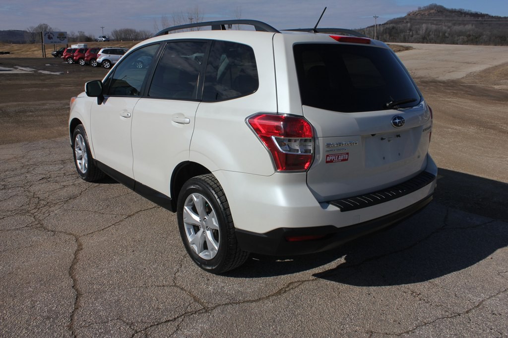 2015 Subaru Forester Image 8