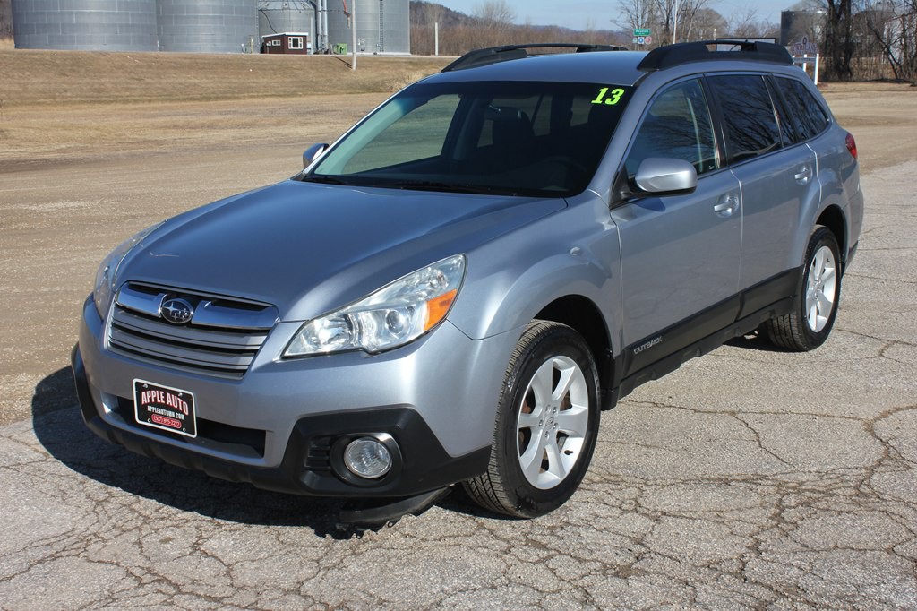 2013 Subaru Outback Image 2