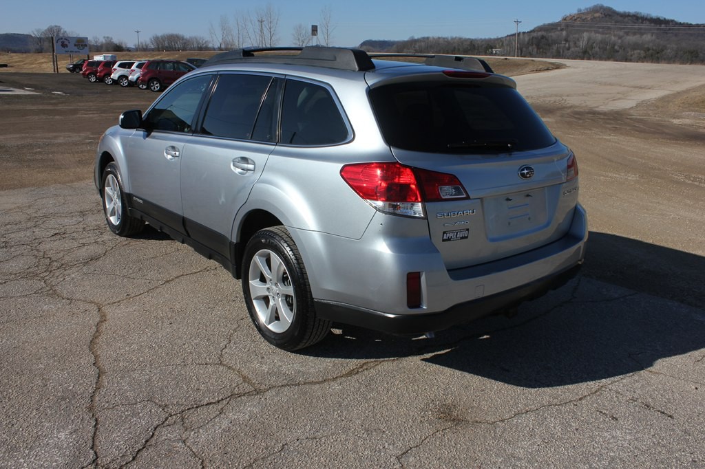 2013 Subaru Outback Image 8
