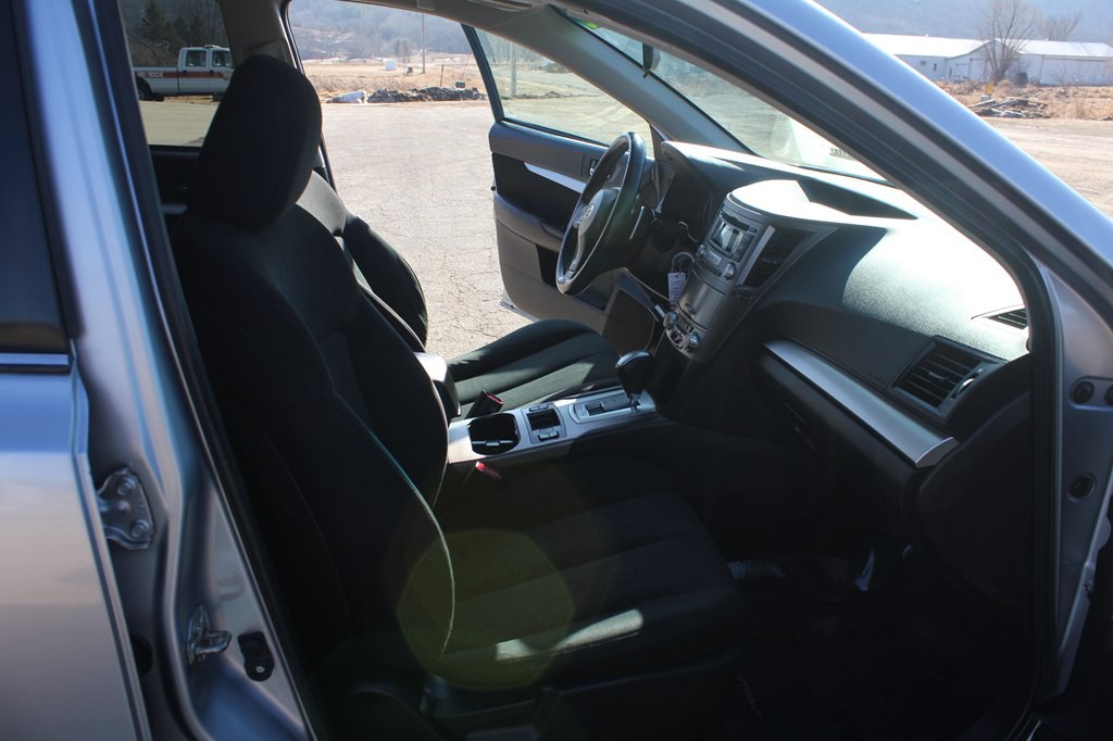 2013 Subaru Outback Image 33