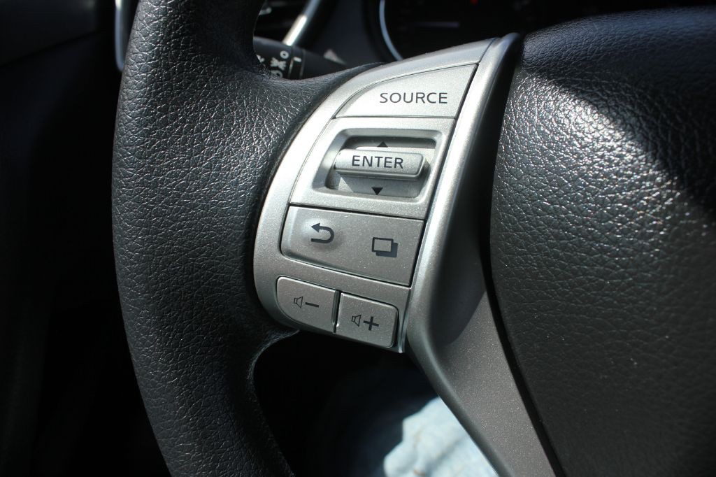 2015 Nissan Rogue Image 13