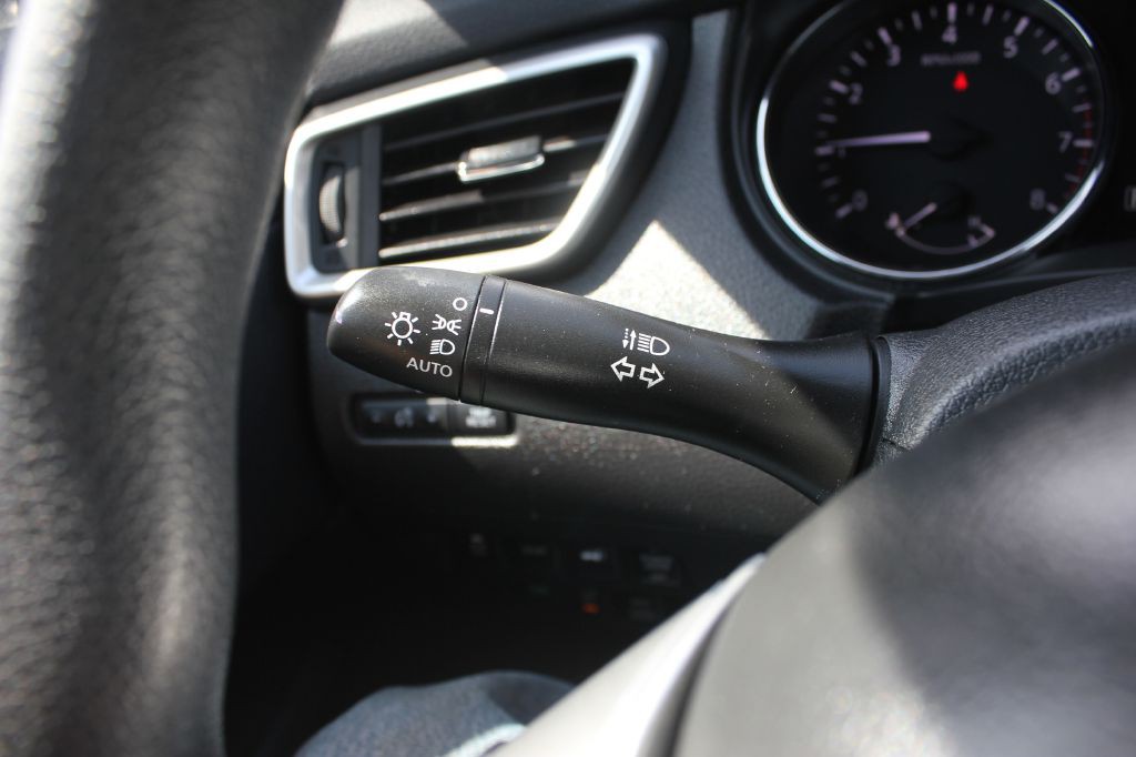 2015 Nissan Rogue Image 15