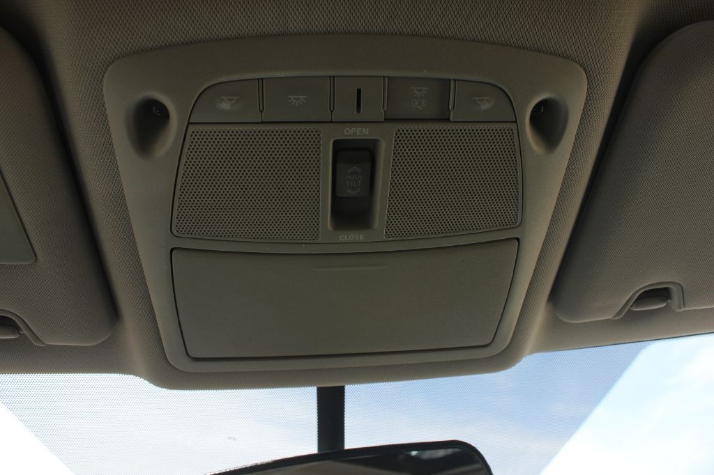 2015 Nissan Rogue Image 25