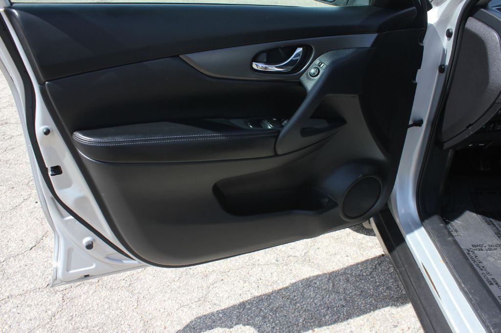 2015 Nissan Rogue Image 29