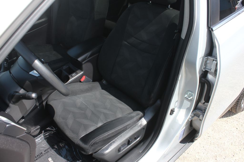 2015 Nissan Rogue Image 32